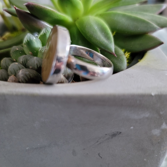 Mother of Pearl Ring - Picture 3 of 4